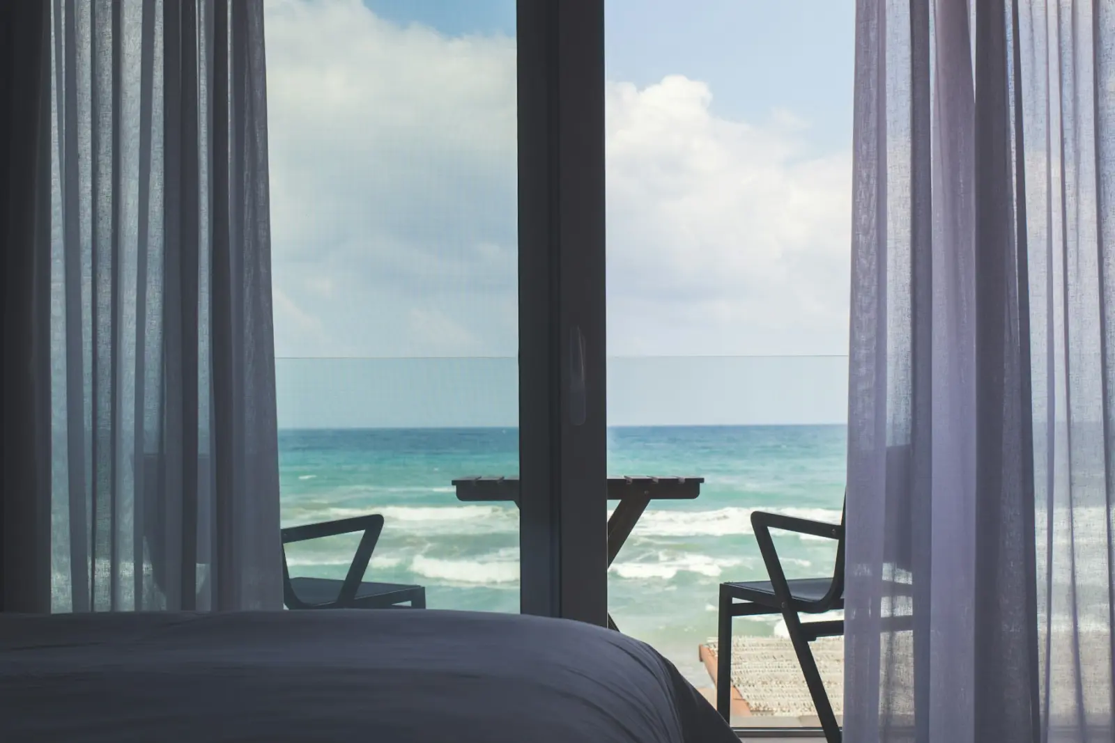 Deluxe Sea View — Bedroom